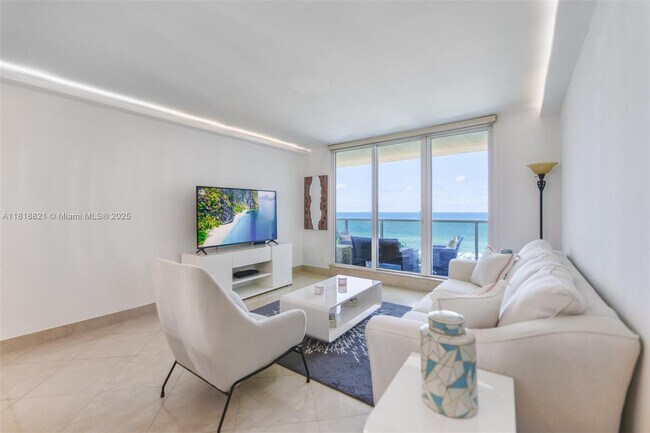 Building Photo - 2301 Collins Ave