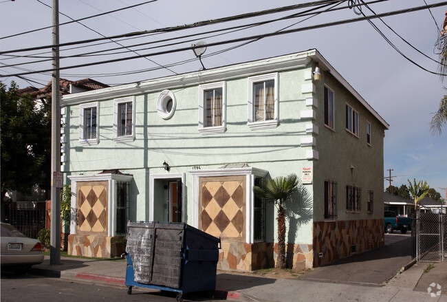 Building Photo - 1725 E 10th St