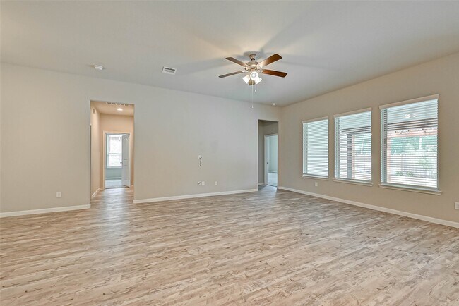 Building Photo - 14111 Lake Lodge Dr