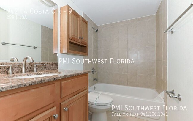 Building Photo - 942 La Costa Cir