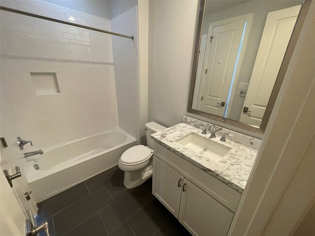 Building Photo - 15622 Broad St