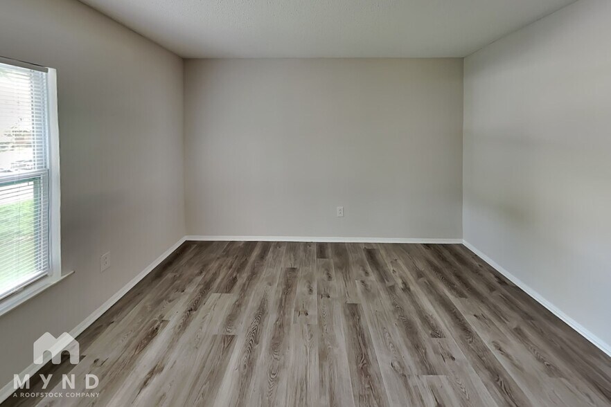 Building Photo - 6301 Ivory Palm Dr