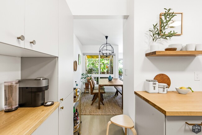 Building Photo - 5625 Green Valley Cir