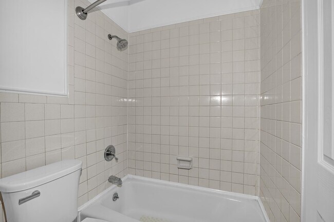 Building Photo - 540 Bramhall Ave