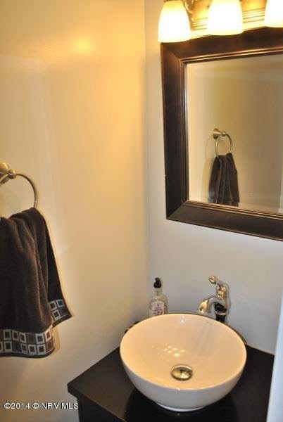 Building Photo - 313 Charles St