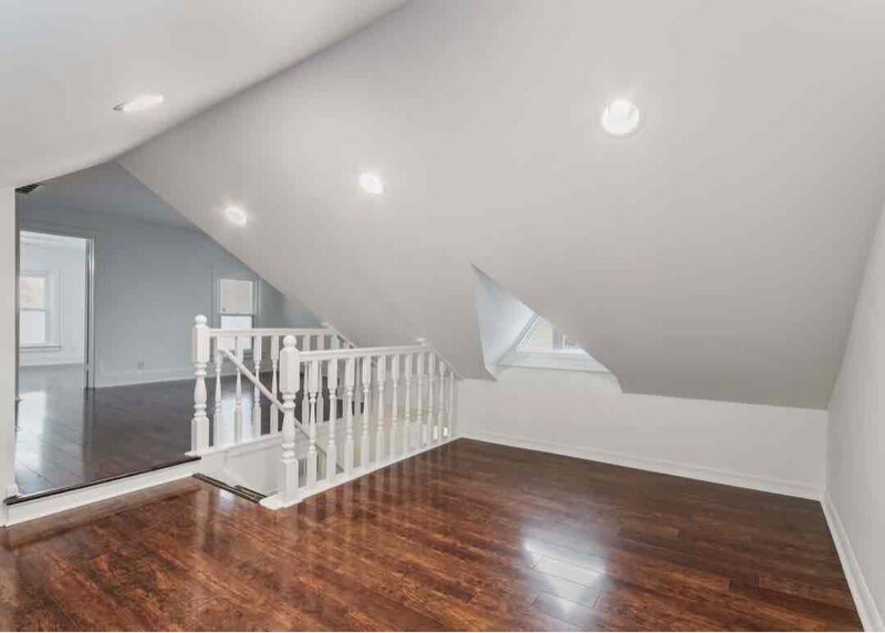 Building Photo - 320 W Main St