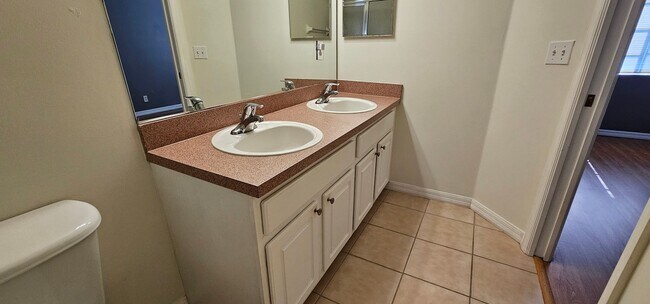 Building Photo - 2 Bedroom Townhouse in Cypress Landing – Available Now! $500 off of FIRST month's rent!