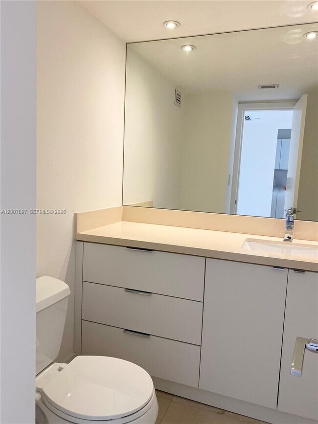 Building Photo - 1901 Brickell Ave