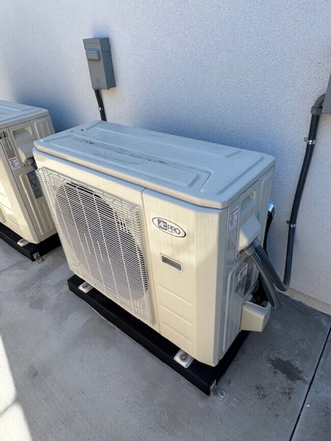 Building Photo - 6170 Briercrest Ave