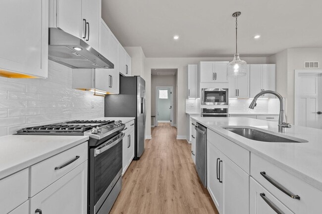 Building Photo - Luxurious 4-bed