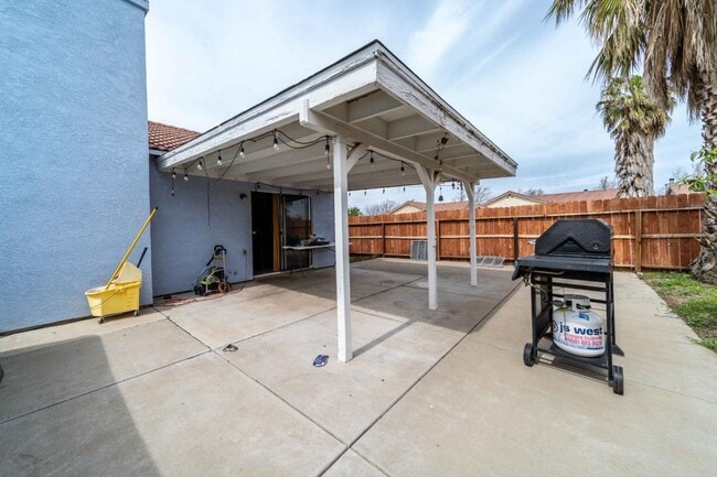 Building Photo - 13714 Deleon Ave
