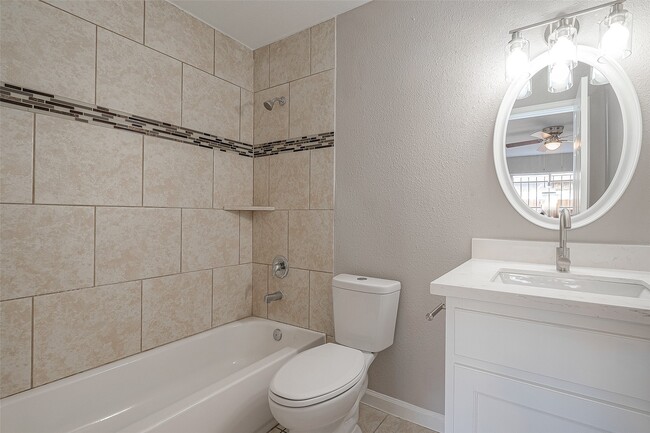 Building Photo - 8714 Valley Flag Dr