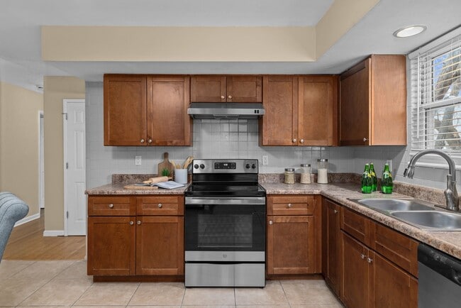 Building Photo - 615 Wren Dr