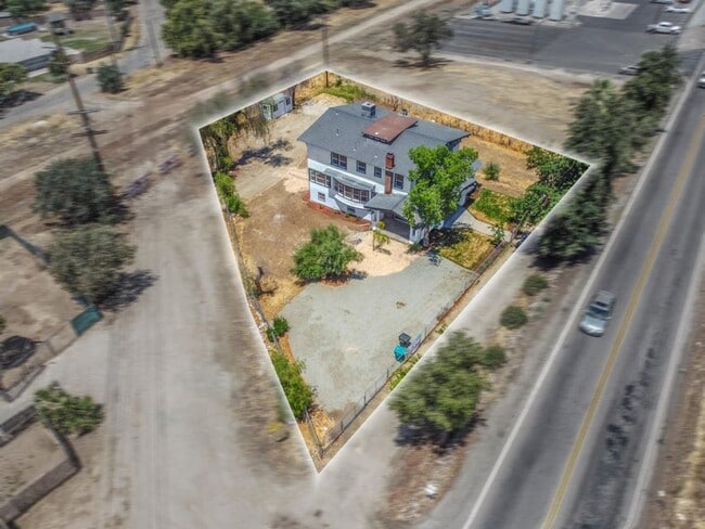 Building Photo - 1019 N Main St