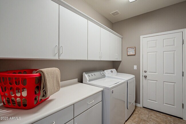 Building Photo - 2153 W Barwick Dr