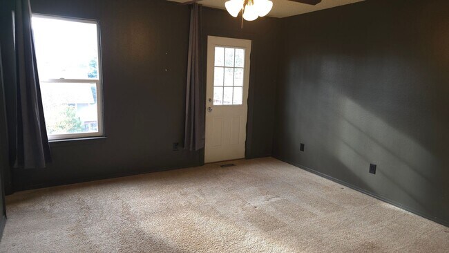 Building Photo - Tri-level home near Ft. Carson!!!