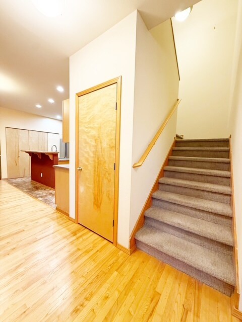 Building Photo - 736 Glenmore Loop