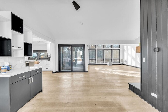 Building Photo - 15160 W Oak Spring Rd