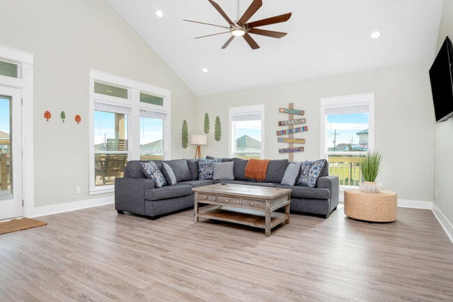 Building Photo - 947 Gulf Shores Dr