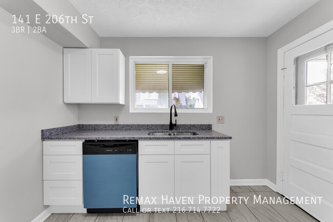 Building Photo - 141 E 206th St