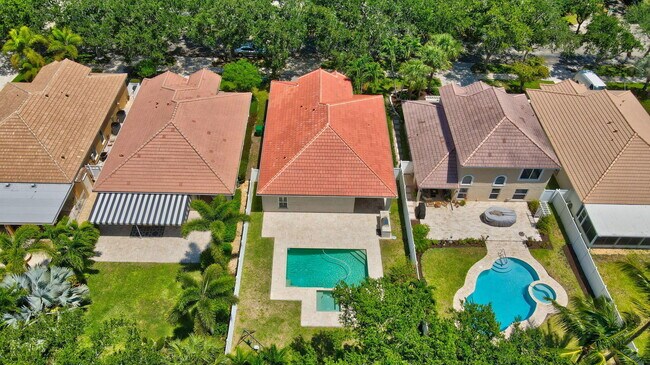 Building Photo - 1050 Delray Lakes Dr