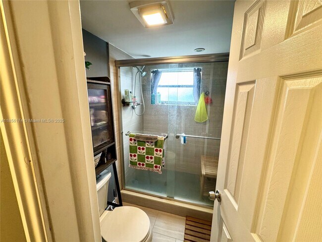 Building Photo - 9495 Evergreen Pl