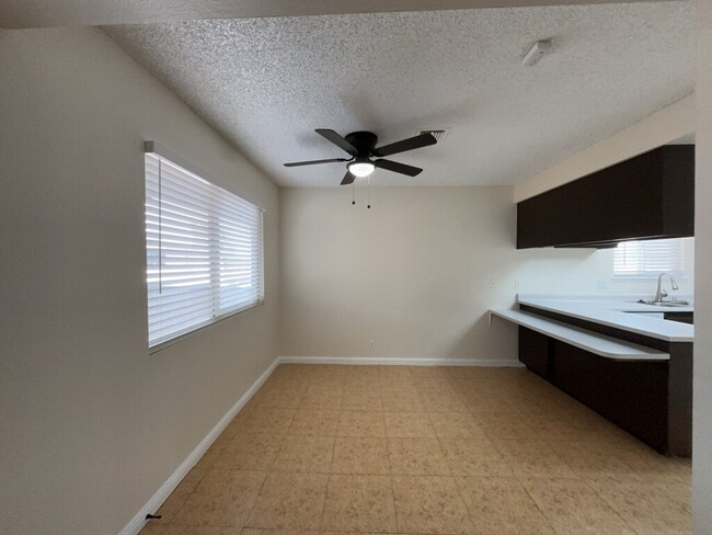 Building Photo - "Chic & Spacious 2-Bed Oasis in Prime Las ...