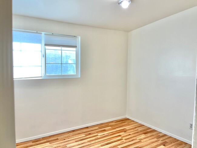 Building Photo - Three Bedroom Two Bathroom Home $2,495 Ria...