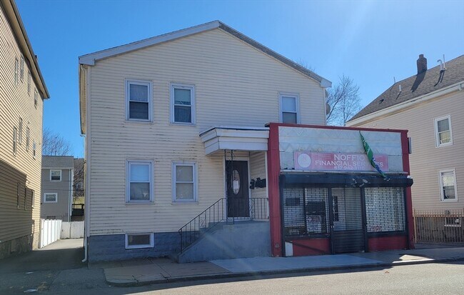 Primary Photo - 994 River St