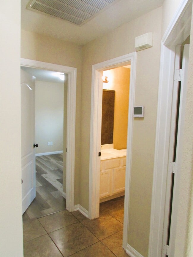 Building Photo - 6402 Sweet Orchid Ln