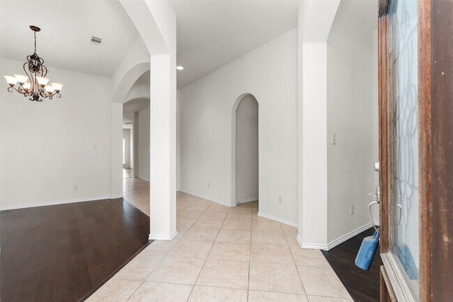 Building Photo - 11047 Pierce Valley Dr