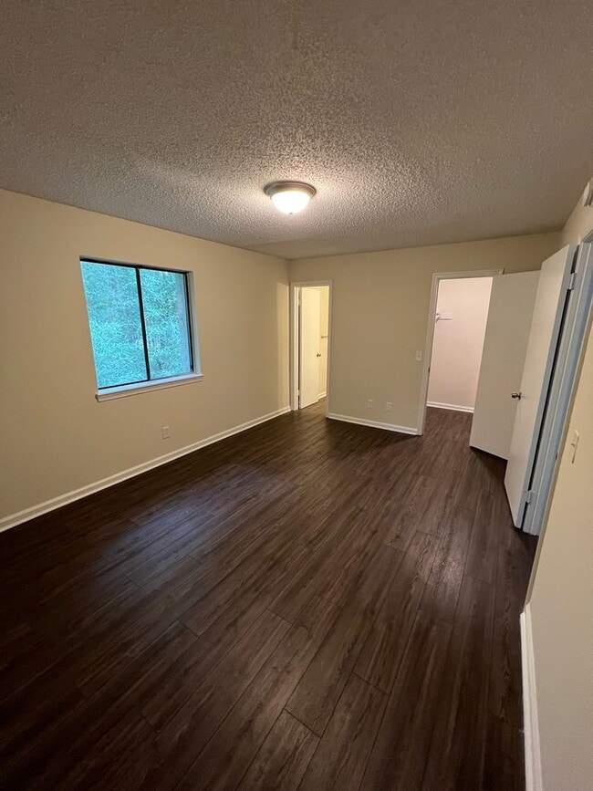Building Photo - Newly renovated Quadplex with close proximity to Harbison Blvd - 3641 Apt C