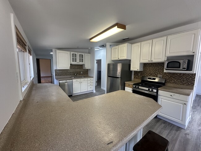 Building Photo - 705 Palisade Dr