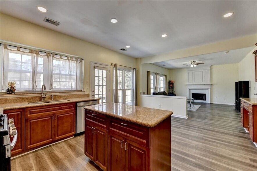 Building Photo - 435 Leasingham Way