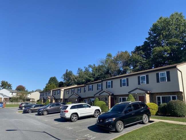 Building Photo - 210 Magnolia Dr