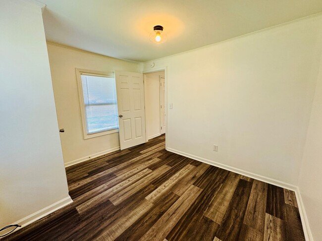 Building Photo - Price just reduced!