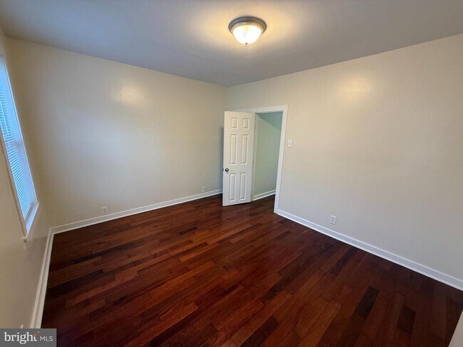 Building Photo - 1304 N 25th St