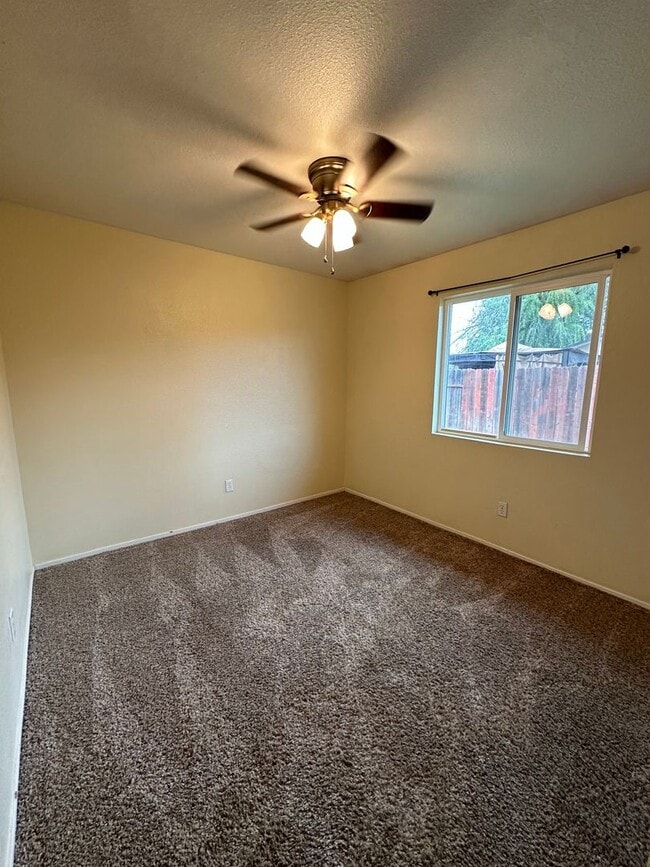 Building Photo - Cute well maintained home, convenient Anderson location