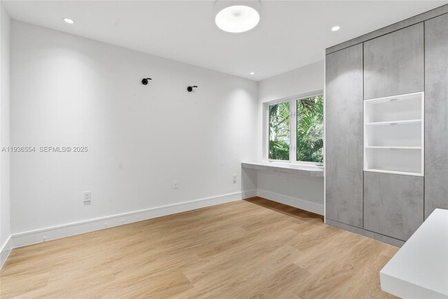 Building Photo - 3135 NE 211th St