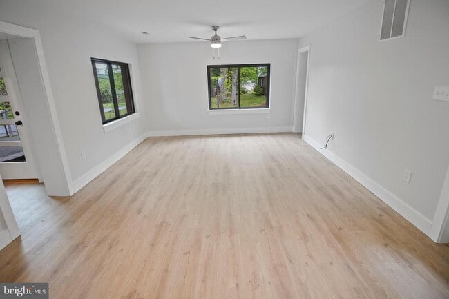 Building Photo - 852 N Limerick Rd