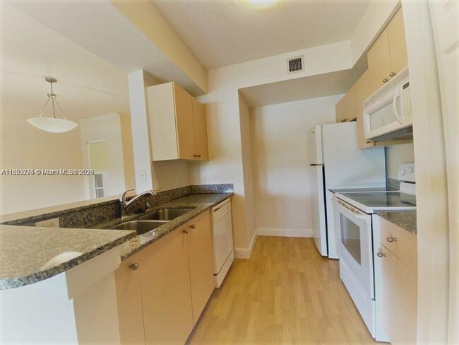 Building Photo - 2424 Centergate Dr