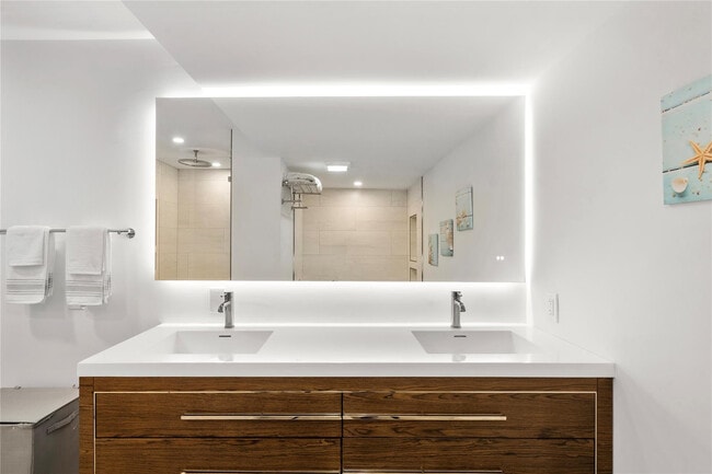 Building Photo - 1201 S Ocean Dr