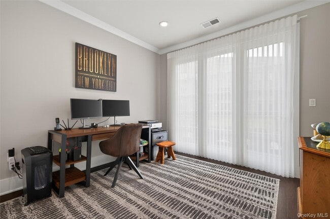 Building Photo - 348 Horseman Blvd