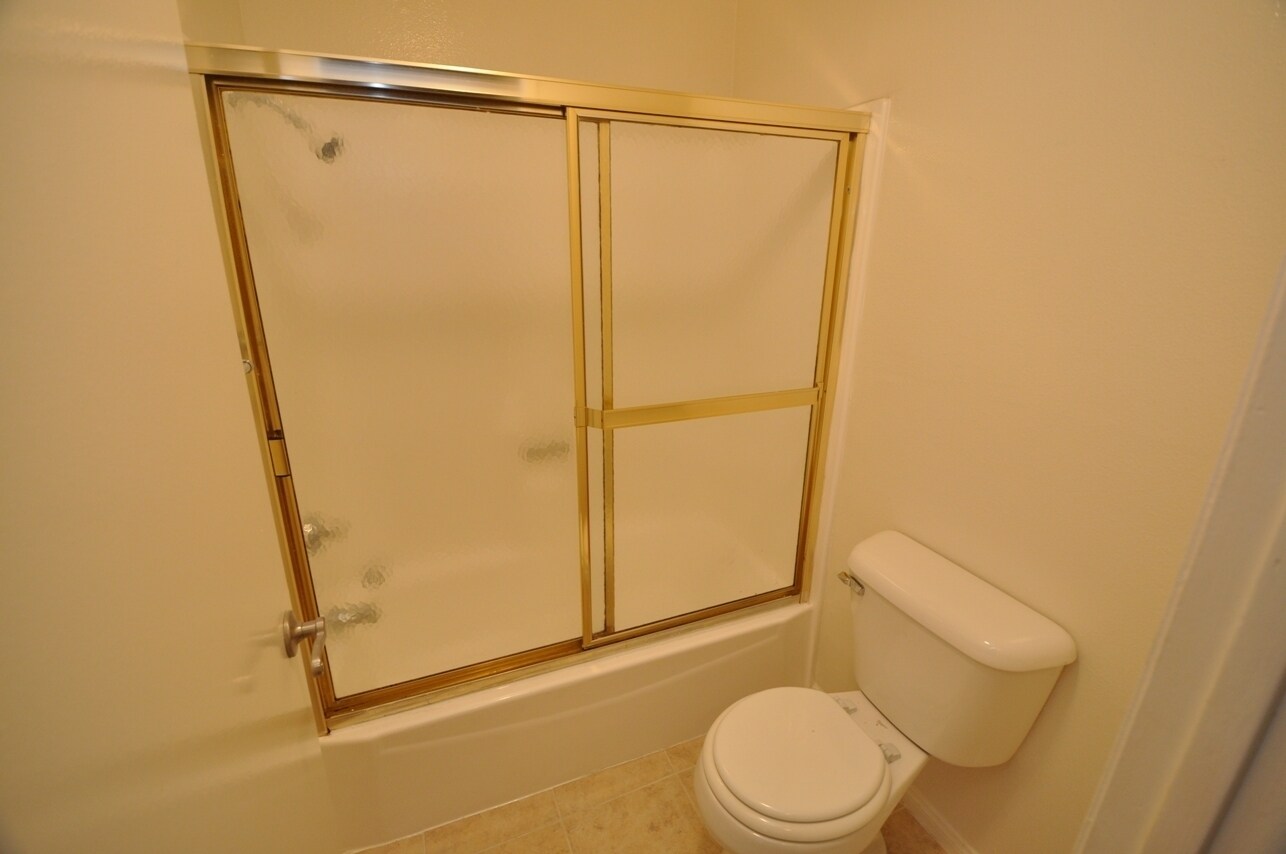 Building Photo - 15049 Burbank Blvd