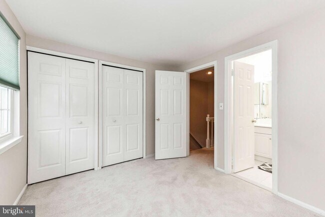 Building Photo - 60 Benton Ct