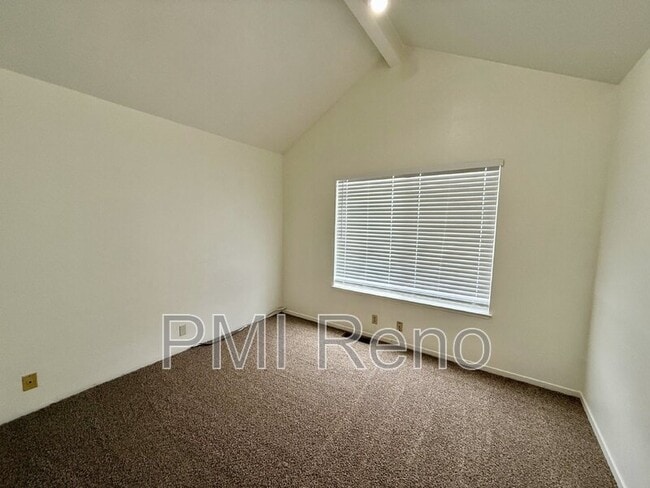 Building Photo - 2402 Skyview Dr