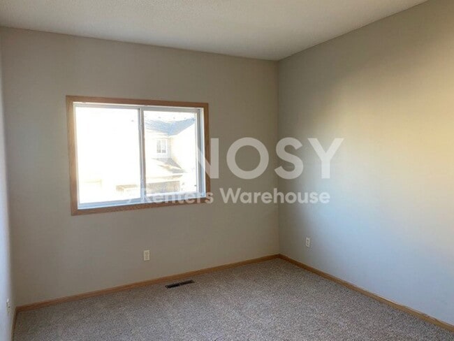 Building Photo - Available now - Spacious 2 Bedroom 2 Bath Townhome in Woodbury