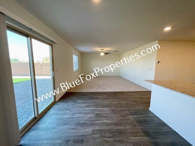 Building Photo - 12854 N Peony Dr
