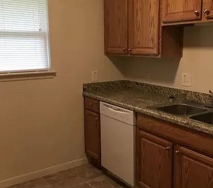 Building Photo - 2089 Placid Dr E