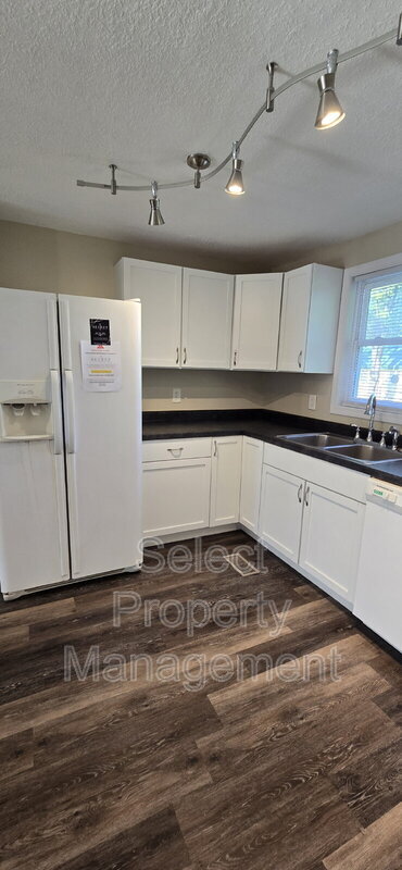 Building Photo - 2801 Sandarac Ln